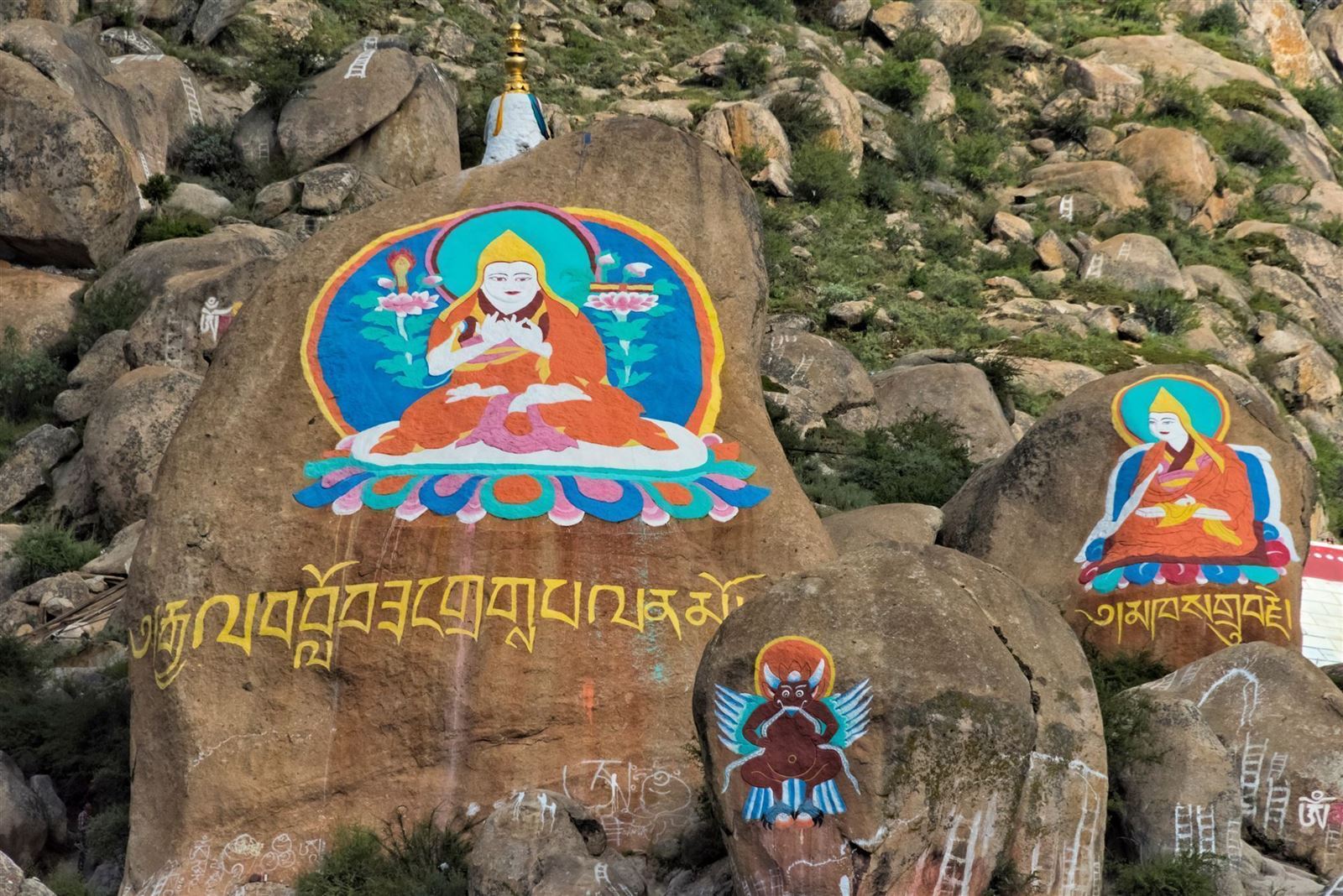 Steinmalerei mit Buddha Bild